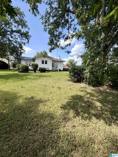 Exterior - 201 1st Ave, Clanton, AL 35045 photo 2 of 6