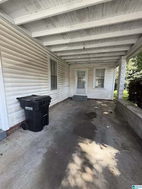Exterior - 201 1st Ave, Clanton, AL 35045 photo 5 of 6