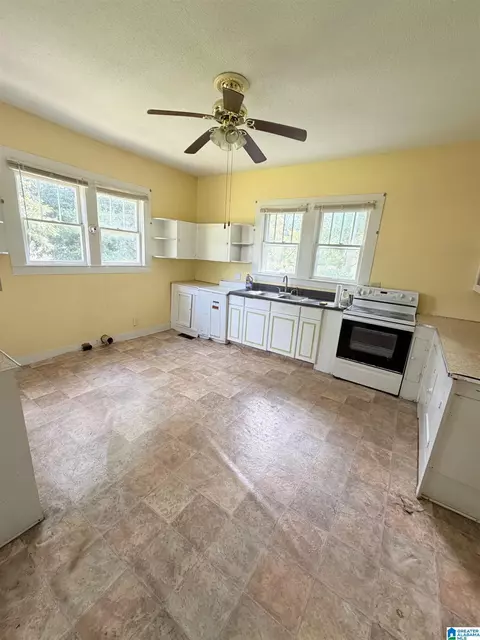 Kitchen - 201 1st Ave, Clanton, AL 35045 photo 2 of 2