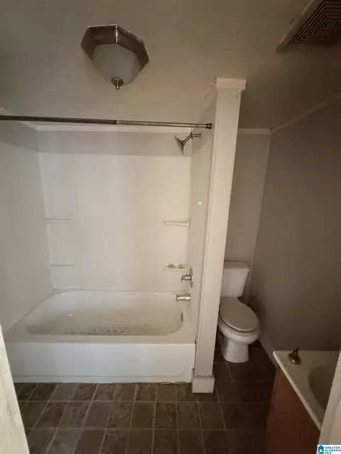 Bath - 201 1st Ave, Clanton, AL 35045 photo 1 of 1