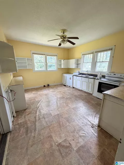 Kitchen - 201 1st Ave, Clanton, AL 35045 photo 1 of 2