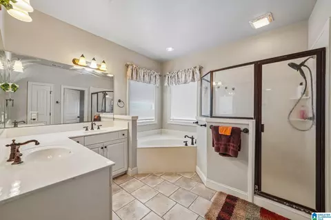 Bath - 463 Heathersage Rd, Maylene, AL 35114 photo 2 of 5