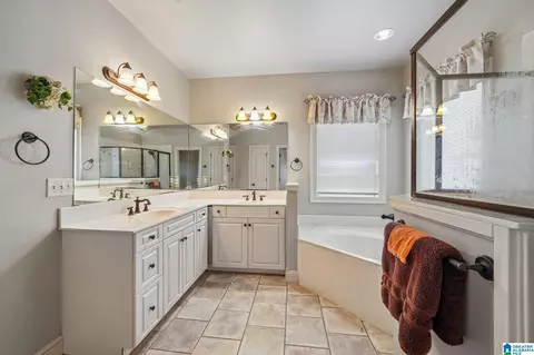 Bath - 463 Heathersage Rd, Maylene, AL 35114 photo 3 of 5