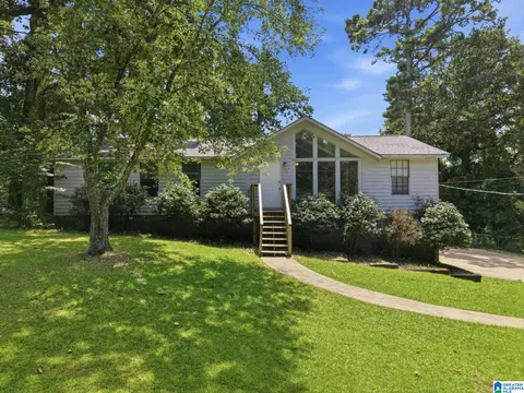 1256 Glenridge Ln, Bessemer, AL 35022