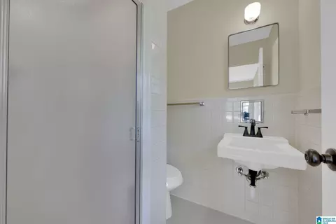 Bath - 1800 Devon Dr, Jasper, AL 35501 photo 3 of 3