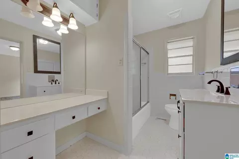 Bath - 1800 Devon Dr, Jasper, AL 35501 photo 1 of 3