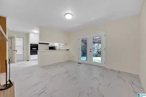Living - 1800 Devon Dr, Jasper, AL 35501 photo 4 of 6