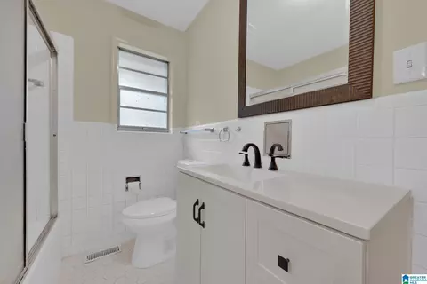 Bath - 1800 Devon Dr, Jasper, AL 35501 photo 2 of 3