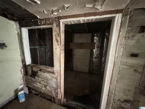 Entry Way - 275 Commerce Ave, Dora, AL 35062 photo 8 of 8