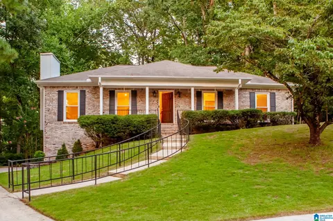 3216 Cahaba Brook Cir, Vestavia, AL 35243