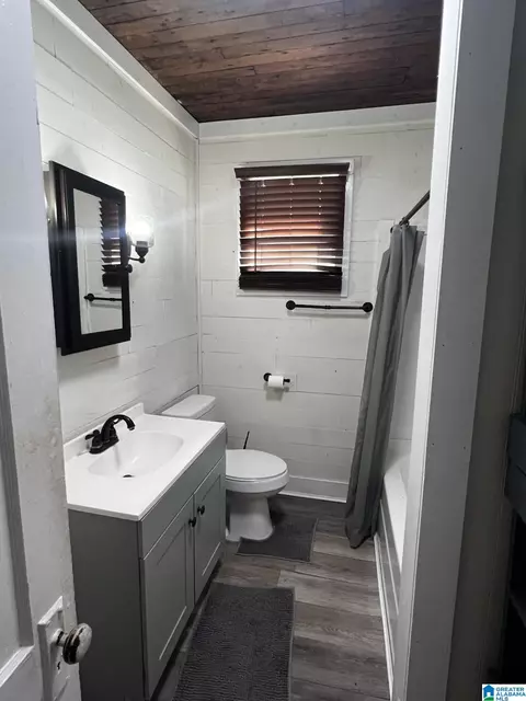 Bath - 301 2nd Ave N, Clanton, AL 35045 photo 1 of 2