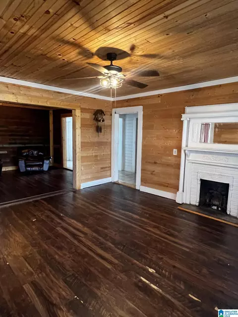 Living - 301 2nd Ave N, Clanton, AL 35045 photo 1 of 3