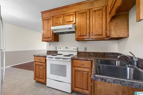Kitchen - 30 Guy St, Jemison, AL 35085 photo 2 of 2