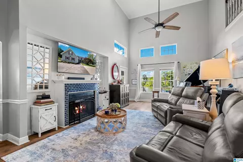 Living - 637 Riverside Dr, Gadsden, AL 35903 photo 1 of 1