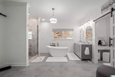 Bath - 637 Riverside Dr, Gadsden, AL 35903 photo 5 of 7