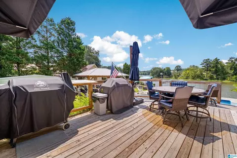 Exterior - 637 Riverside Dr, Gadsden, AL 35903 photo 6 of 13