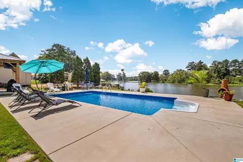 Exterior - 637 Riverside Dr, Gadsden, AL 35903 photo 8 of 13