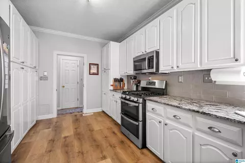 Entry Way - 637 Riverside Dr, Gadsden, AL 35903 photo 1 of 4