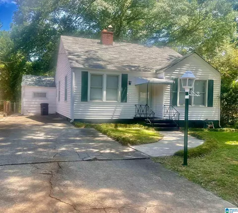 3107 19th St N, Hueytown, AL 35023