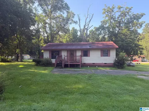 996 Davis St, Talladega, AL 35160
