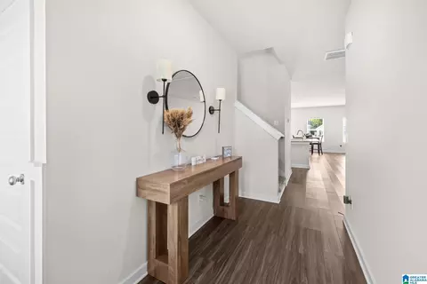 Entry Way - 9944 Hunter Pl, Warrior, AL 35180 photo 1 of 13