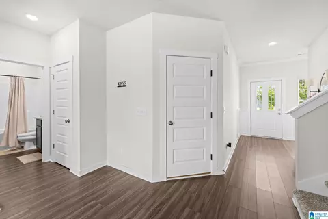 Entry Way - 9944 Hunter Pl, Warrior, AL 35180 photo 10 of 13