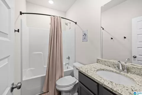 Bath - 9944 Hunter Pl, Warrior, AL 35180 photo 1 of 3