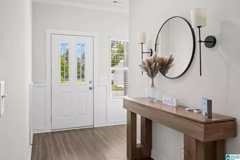 Entry Way - 9944 Hunter Pl, Warrior, AL 35180 photo 3 of 13