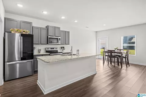 Kitchen - 9944 Hunter Pl, Warrior, AL 35180 photo 2 of 2