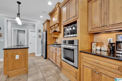 Kitchen - 596 Myrick Rd, Warrior, AL 35180 photo 4 of 7