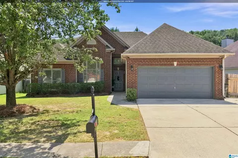 2042 Forest Lakes Ln, Sterrett, AL 35147