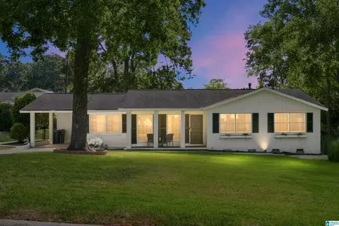 2533 Yorkmont Dr, Vestavia Hills, AL 35226