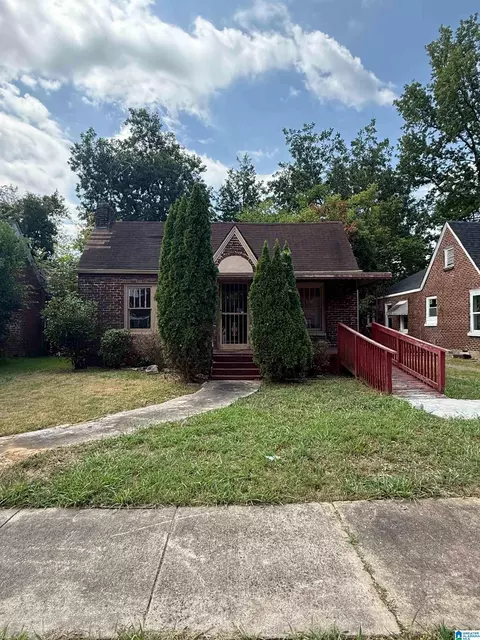 1809 Saint Charles Ct SW, Birmingham, AL 35211