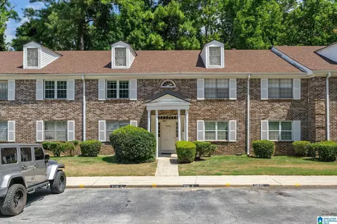2118 Montreat Ln #B, Vestavia Hills, AL 35216