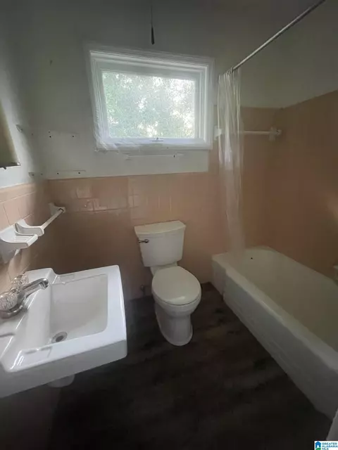 Bath - 807 3rd St, Clanton, AL 35045 photo 1 of 1