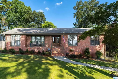 909 Granbury Rd, Vestavia Hills, AL 35216