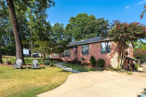 909 Granbury Rd, Vestavia Hills, AL 35216