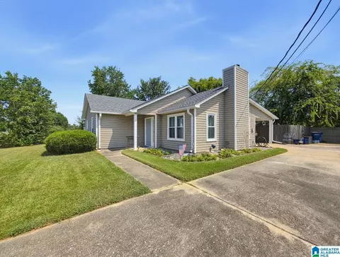 Exterior - 521 Warrior Dr, Alabaster, AL 35007 photo 2 of 10