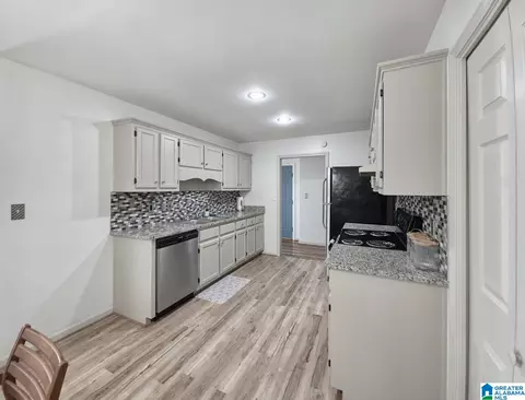 Kitchen - 521 Warrior Dr, Alabaster, AL 35007 photo 2 of 4