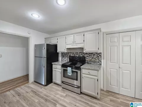 Kitchen - 521 Warrior Dr, Alabaster, AL 35007 photo 3 of 4