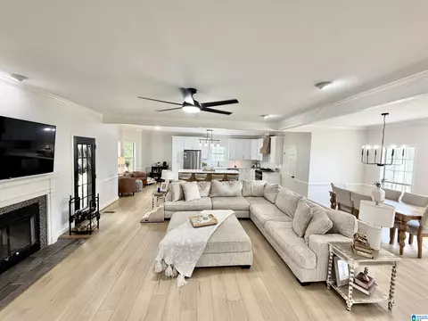 Living - 717 Wyatt Rd, Clanton, AL 35045 photo 2 of 2