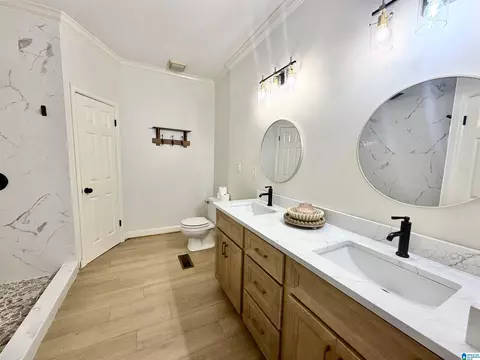 Bath - 717 Wyatt Rd, Clanton, AL 35045 photo 1 of 8