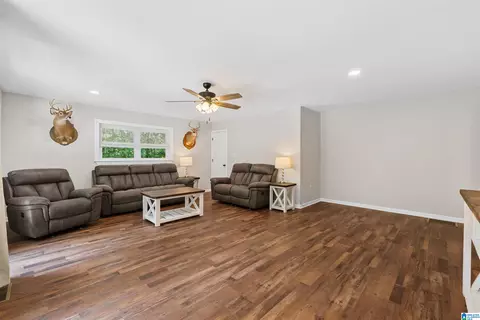 Living - 165 Brewer Ln, Warrior, AL 35180 photo 2 of 3