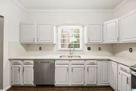 2052 Stone Brook Dr, Birmingham, AL 35242