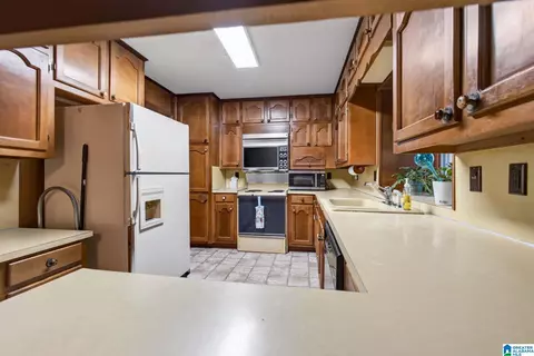 Kitchen - 501 Pineview Rd, Clanton, AL 35045 photo 3 of 3