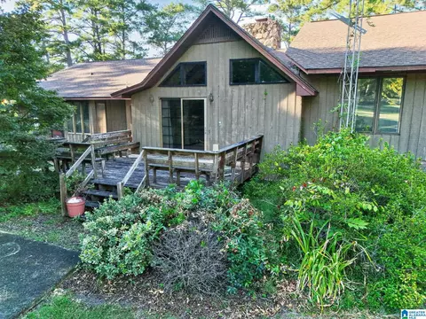 Exterior - 501 Pineview Rd, Clanton, AL 35045 photo 5 of 17