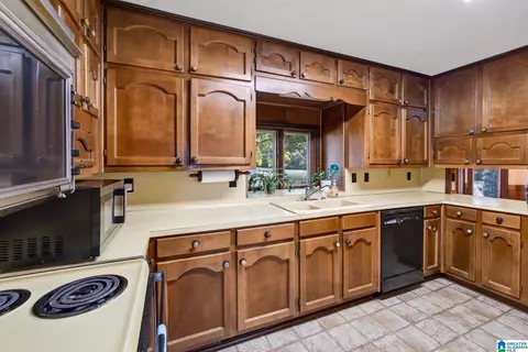 Kitchen - 501 Pineview Rd, Clanton, AL 35045 photo 2 of 3