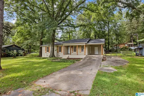 Exterior - 1014 3rd Ave NW, Alabaster, AL 35007 photo 2 of 6