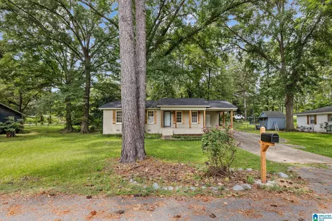 Exterior - 1014 3rd Ave NW, Alabaster, AL 35007 photo 5 of 6