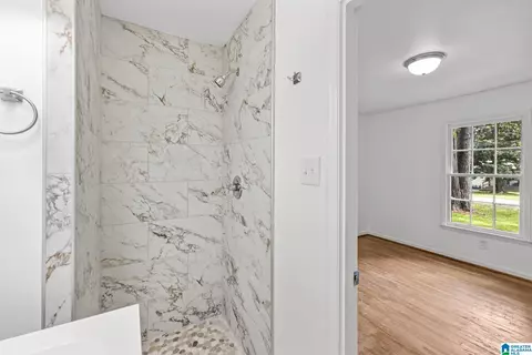 Bath - 1014 3rd Ave NW, Alabaster, AL 35007 photo 2 of 2